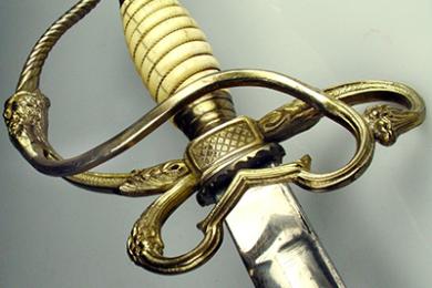 Detail rukoväte tesáka vysokého hasičského funkcionára noseného k slávnostnej uniforme, 80. roky 19. storočia