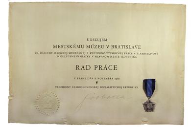 Diplom k vyznamenaniu Rad práce udelený Mestskému múzeu Bratislava, 1968 