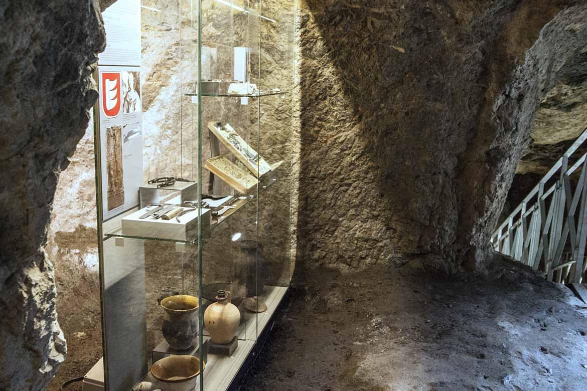 Expozícia Hrad Devín v 13. - 20. storočí v jaskyniach horného hradu